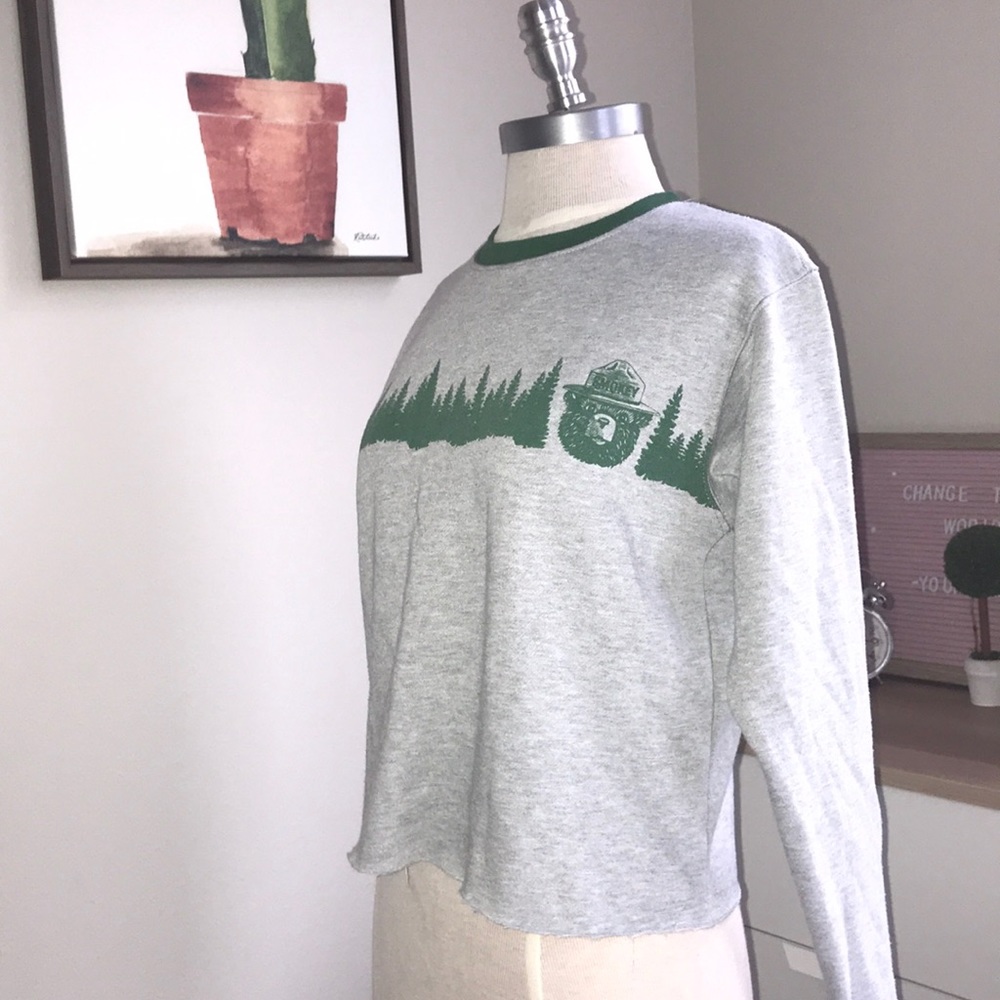 💚 Cute smoky the bear crew neck 💚